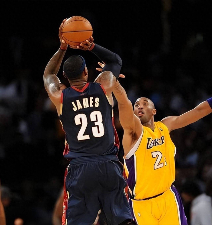 Kaiyun-科比和詹姆斯到底谁更强？美媒对比14项能力，没想到他被碾压了|科比·布莱恩特|科比-布莱恩特|nba|投篮|比赛_新浪体育_新浪新闻